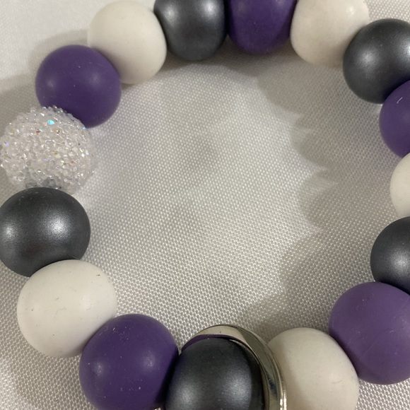 Wristlet Keychain - Silicone Beads with silver embellishments. New without Tag. - Picture 5 of 5